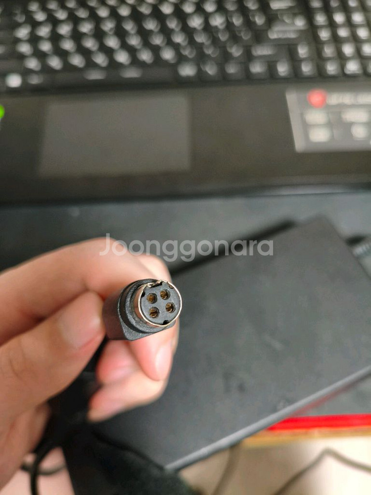 치코니 230w 4핀 노트북 충전기 팝니다.--0