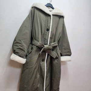 써스데이아일랜드 오버핏 다운롱패딩