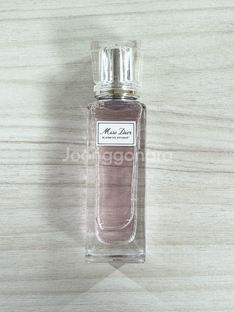 디올 블루밍부케 향수 롤러--1