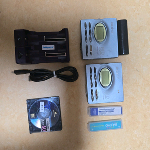 소니 md 플레이어 2개 팝니다.