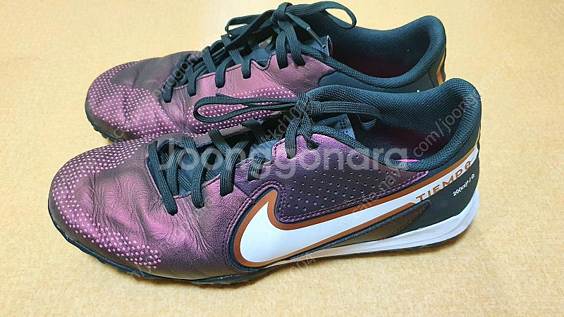 티엠포 레전드9 tf 축구화 판매합니다.--2