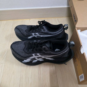 아식스 슈퍼블라스트2 블랙 255 새상품