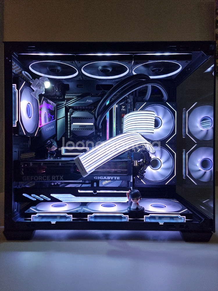 고사양 게이밍 i7 rtx 4070 super 컴퓨터 판매합니다.--7