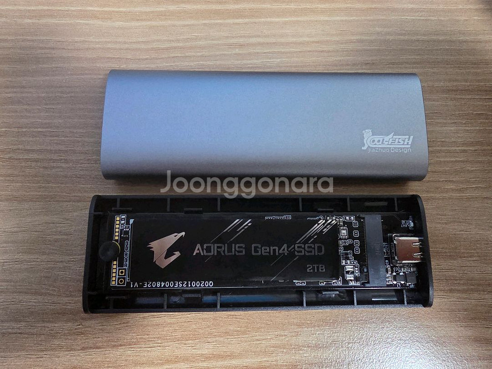 기가바이트 AORUS Gen4 SSD 2TB 및 외장케이스--2