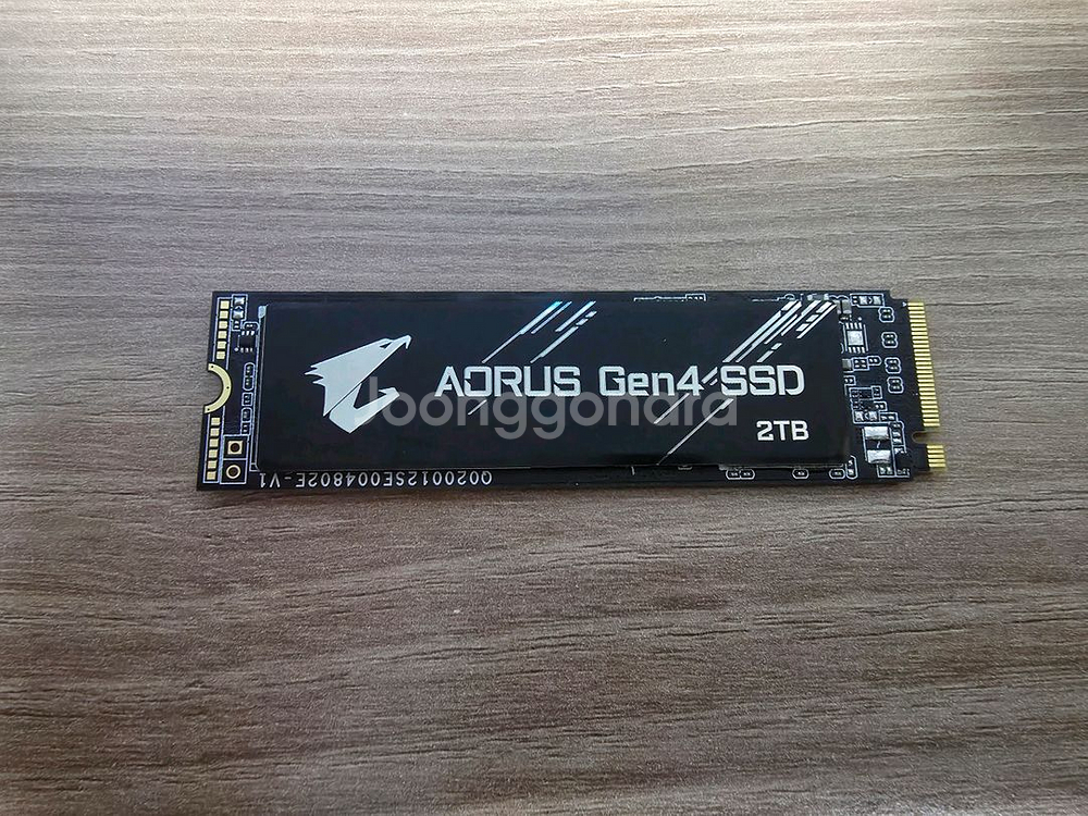 기가바이트 AORUS Gen4 SSD 2TB 및 외장케이스--0