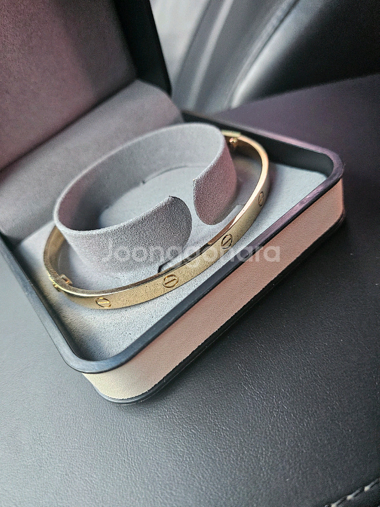 18k까르띠에 러브 팔찌 21호--1