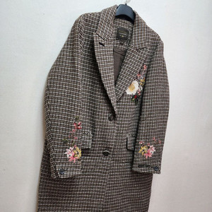 써스데이아일랜드 자수 체크코트