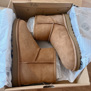 새상품 UGG 어그 클래식 미니 2 US 8