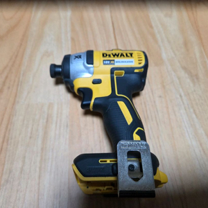 디월트 DCF 887 임팩 드라이버 본체