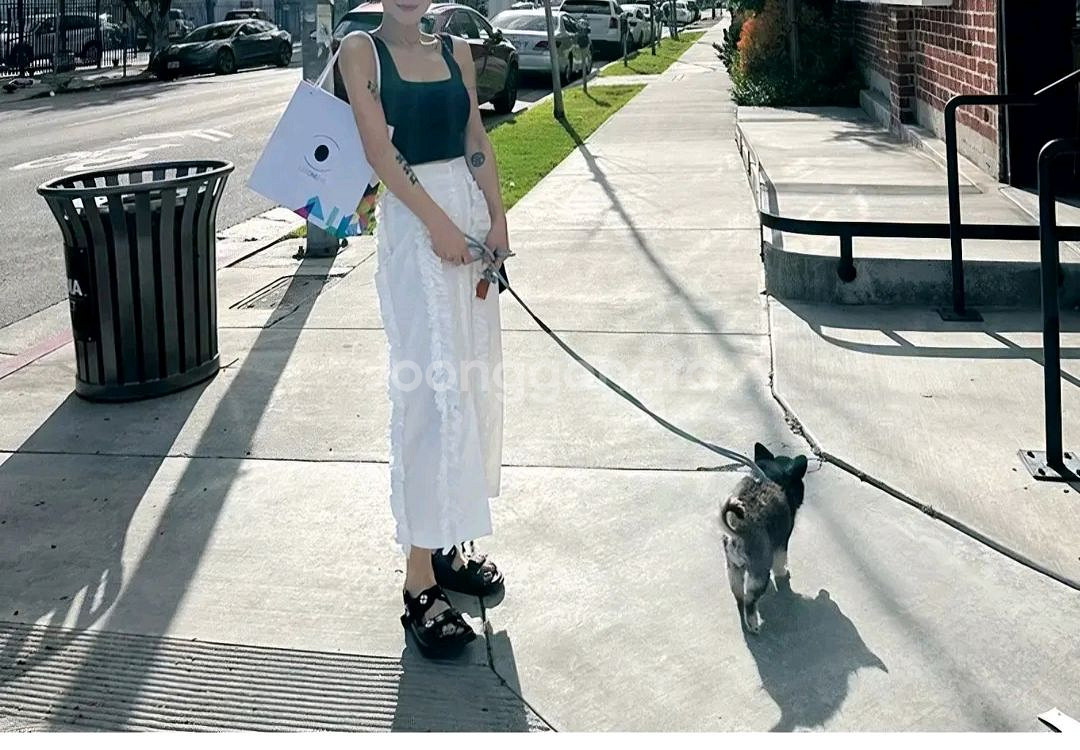 UTG 업타운걸 프릴 롱 스커트 - 화이트,S--0