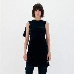 [M] 로우클래식 언발란스 슬리브 니트 블랙