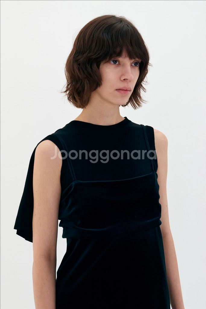 [M] 로우클래식 언발란스 슬리브 니트 블랙--1