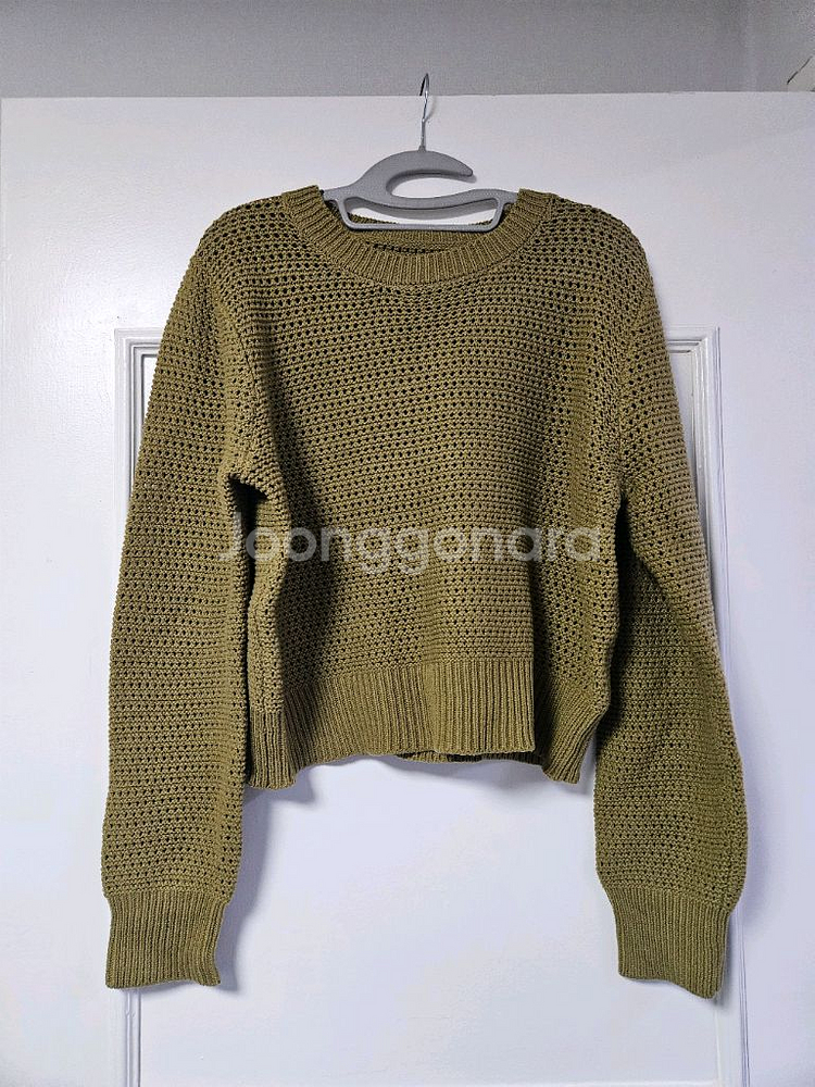 피그먼트 올리브 펀칭 니트 스웨터 편의점 반값 택포 만원--0