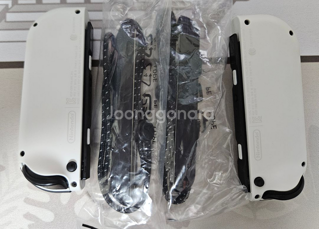 닌텐도 스위치 정품 조이콘 화이트 + 스트랩--1