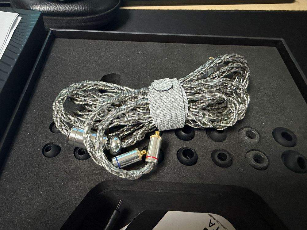 메제 라이펜타 이어폰 판매합니다.--7