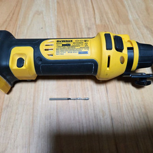 디월트 DCS 551 드라이월 컷터 본체