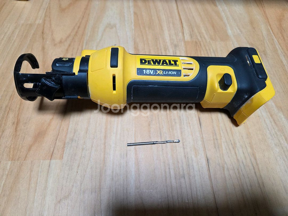 디월트 DCS 551 드라이월 컷터 본체--1