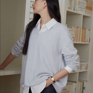 포유온 fyeo 이안 브이넥 니트 클라우디 그레이 새상품