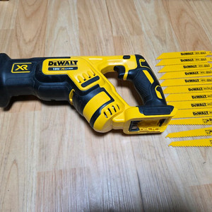 디월트 DCS 367 컷소 본체