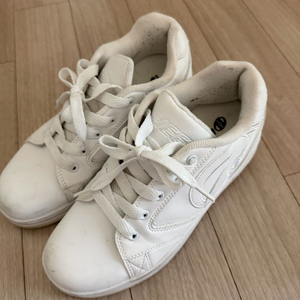 휠리스 스니커즈 240