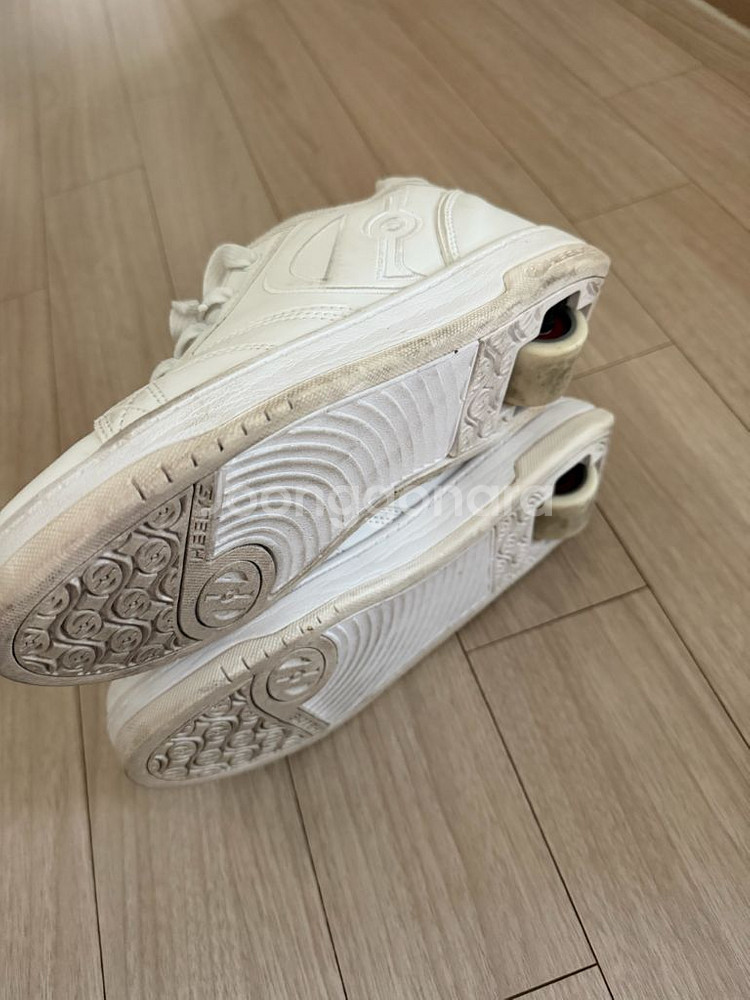 휠리스 스니커즈 240--4