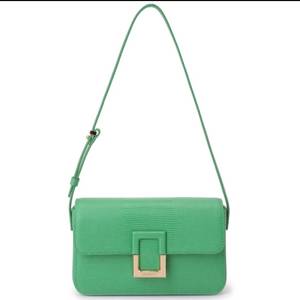 쿠론 버베나 21 초록색 크로스백 숄더백 신민아 가방