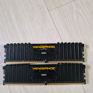 (서비스드림)커세어 LPX DDR4 16GB + SU800 SSD 256GB 팝니다