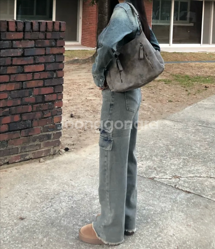 softie 소프티 스웨이드 숄더백 벤더백 (블랙) 에이블리--1