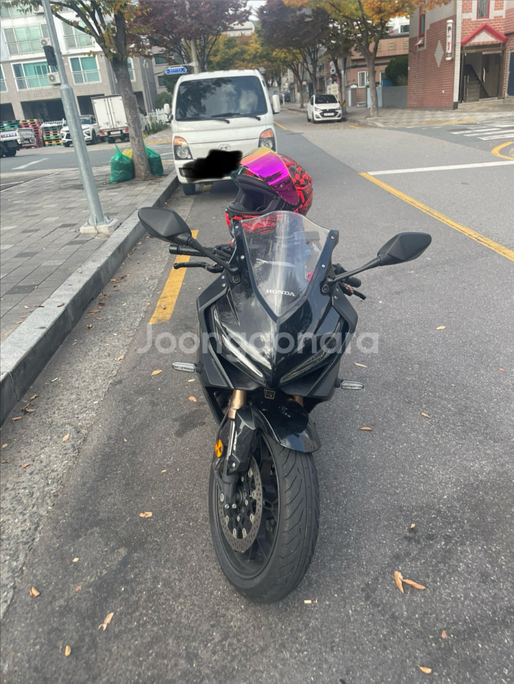 혼다 cbr650r 22년식 블랙--1
