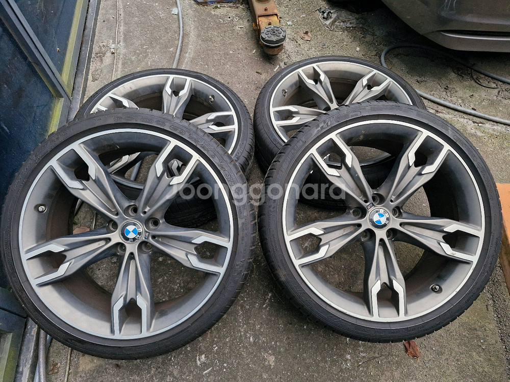 BMW G30 20인치 순정 휠타이어 세트--1