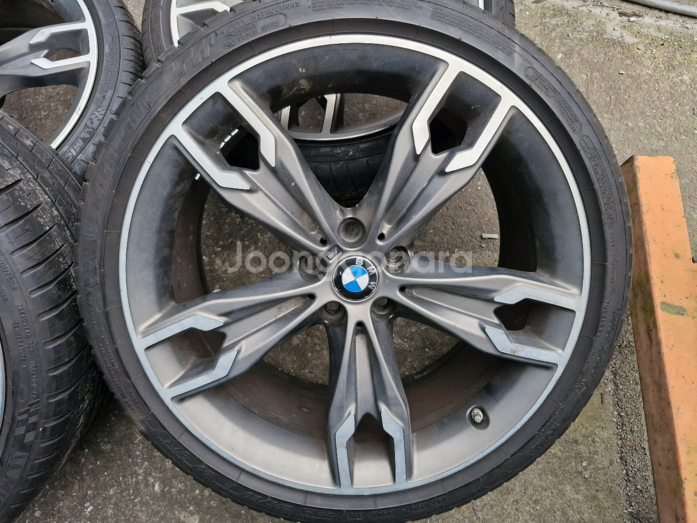 BMW G30 20인치 순정 휠타이어 세트--4