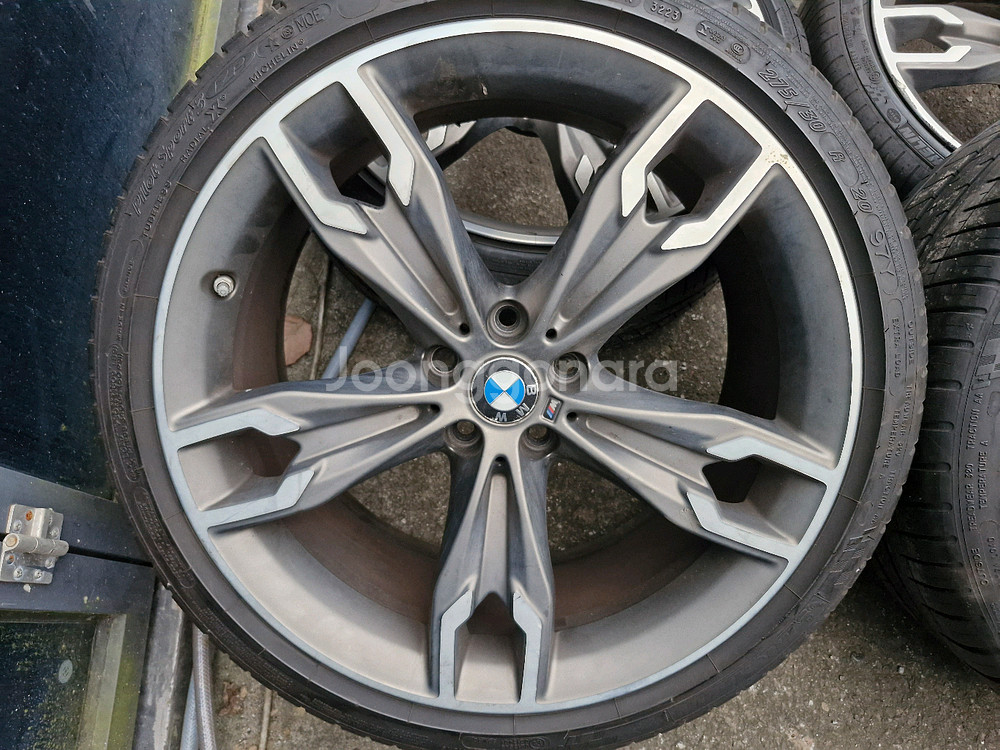 BMW G30 20인치 순정 휠타이어 세트--5