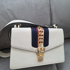 실비 중형 화이트