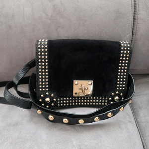 레드 발렌티노 세무 스터드백 정품