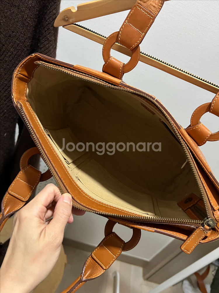 탄브라운 가죽 토트백 (이탈리아)--4