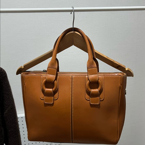 탄브라운 가죽 토트백 (이탈리아)