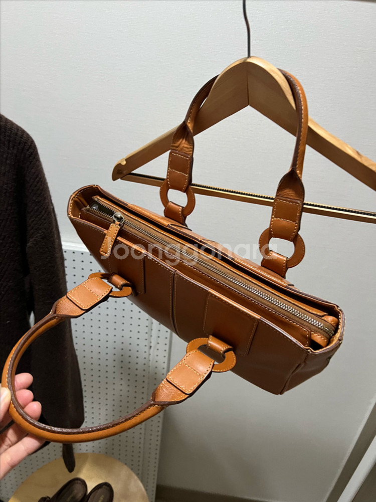 탄브라운 가죽 토트백 (이탈리아)--2