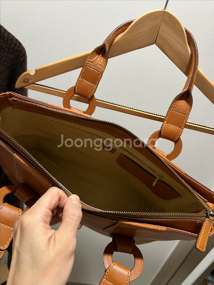 탄브라운 가죽 토트백 (이탈리아)--5