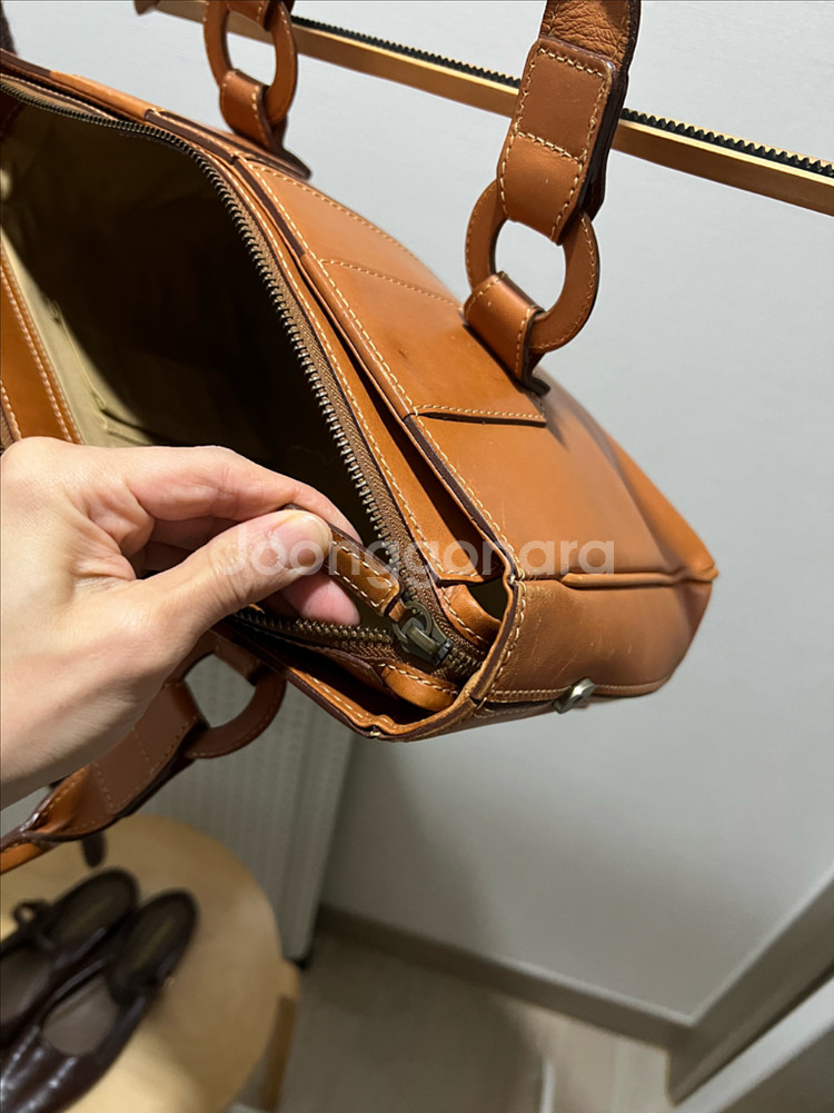 탄브라운 가죽 토트백 (이탈리아)--6