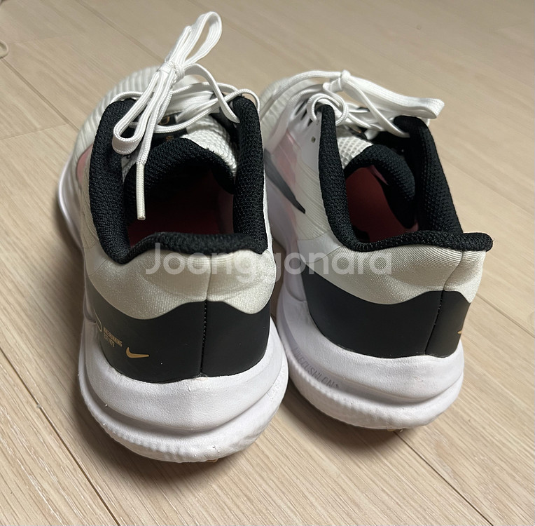 (1회착용) 나이키 윈플로 9 조깅 달리기 러닝 런닝화 235--6