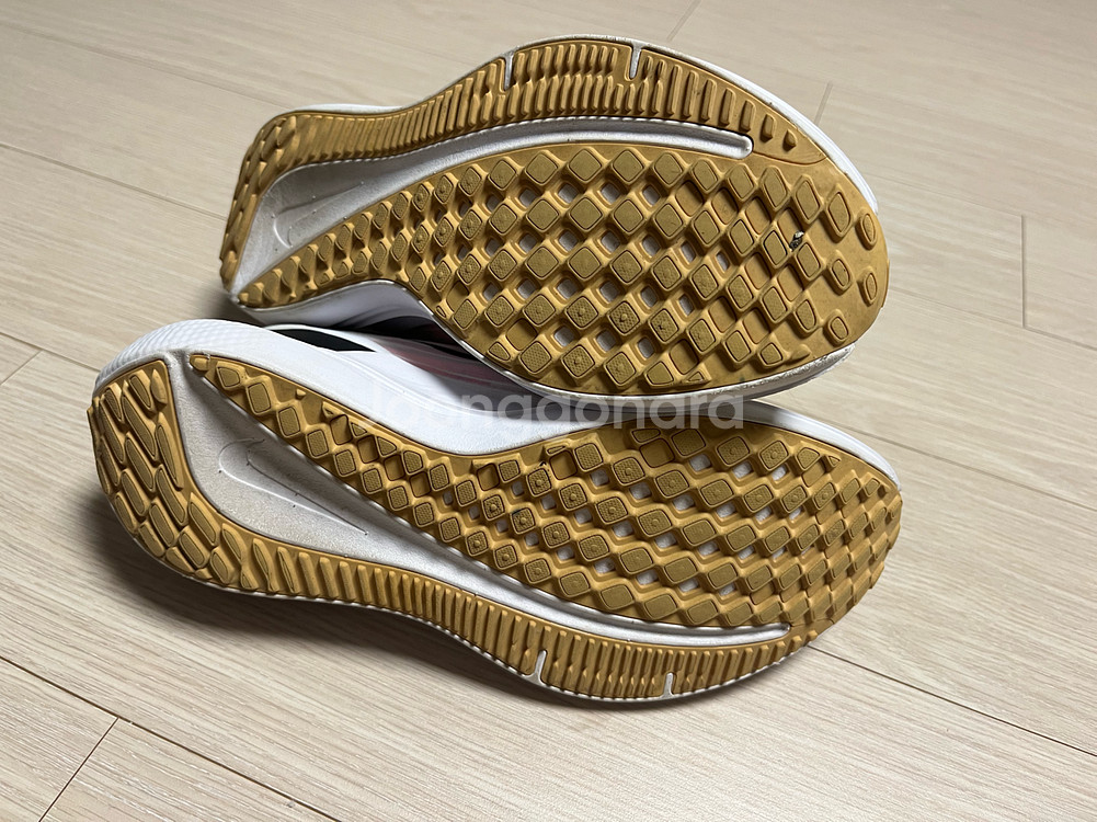 (1회착용) 나이키 윈플로 9 조깅 달리기 러닝 런닝화 235--8