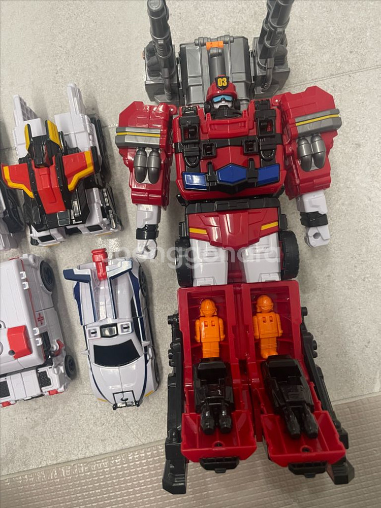 택포)또봇 닥쎈붐 sos 팝니다--1