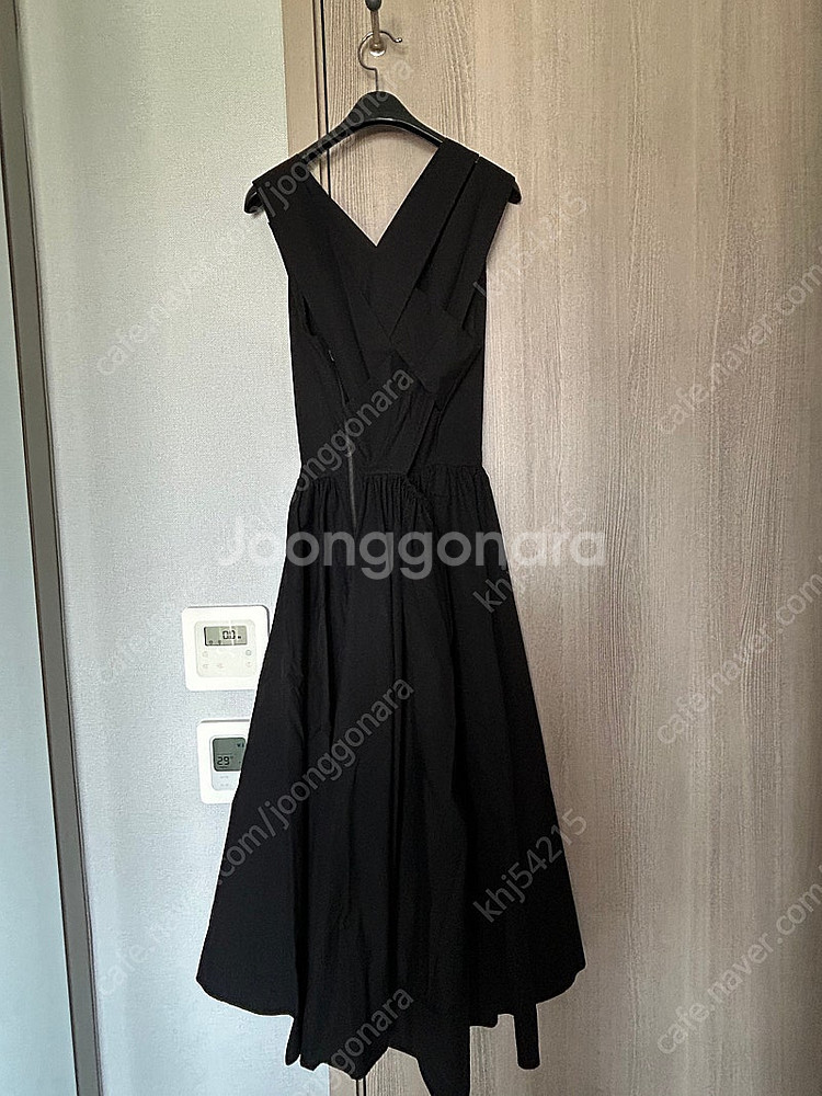 엘콤마 블랙 원피스--3