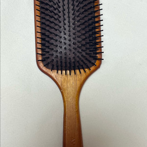 아베다 우든 패들 브러쉬 사용감 있음