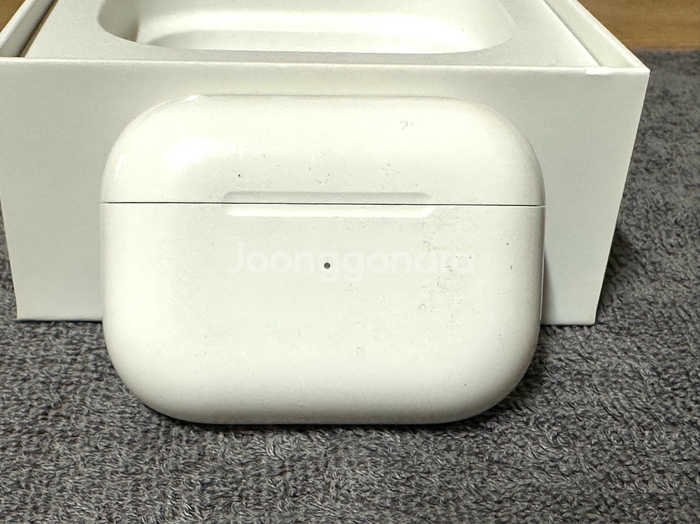 에어팟 프로 2세대 실사용품 판매합니다--4