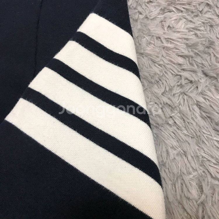 [2][신형]톰브라운 사선완장 맨투맨--2