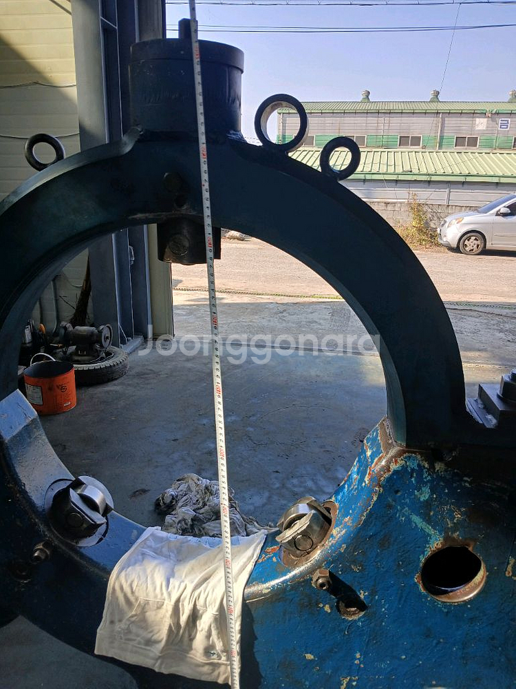 스코다 일산 대형선반 1500파이 3베드 방진구 판매금액 900백만원입니다. 공작기계--1