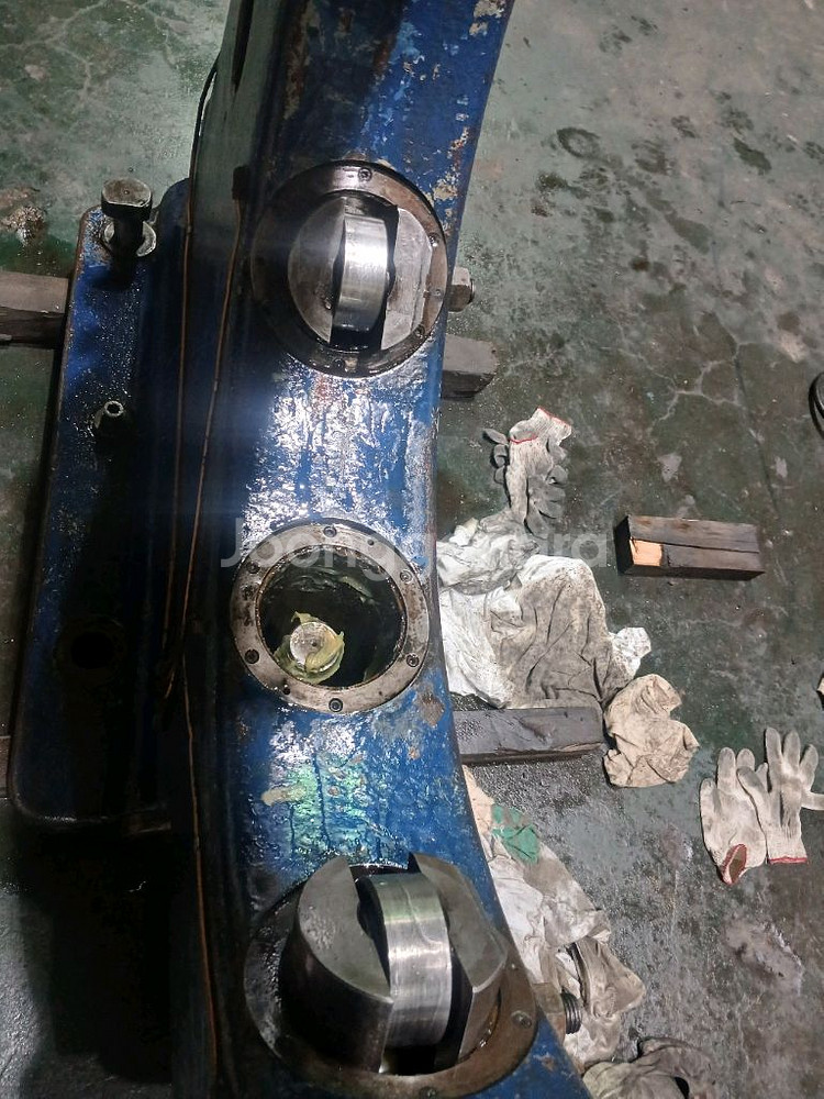 스코다 일산 대형선반 1500파이 3베드 방진구 판매금액 900백만원입니다. 공작기계--7