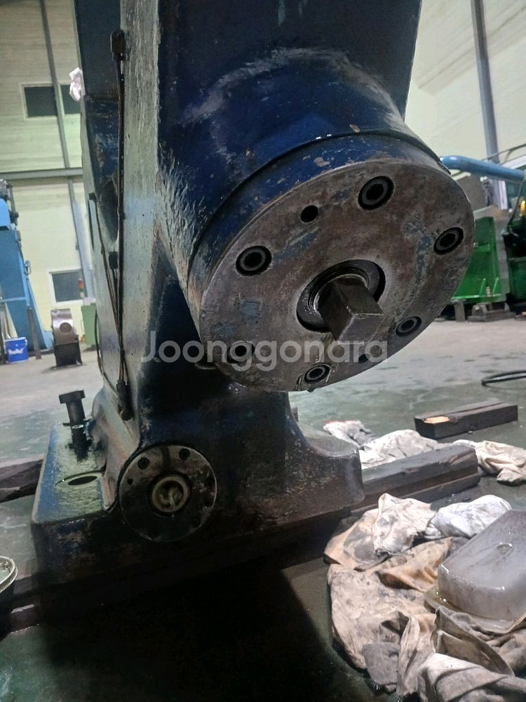 스코다 일산 대형선반 1500파이 3베드 방진구 판매금액 900백만원입니다. 공작기계--8