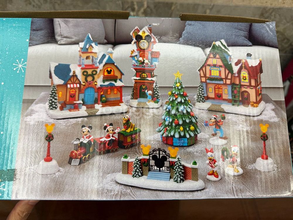새상품 디즈니 홀리데이 빌리지 13피스 장식 세트--1
